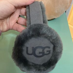 Ugg wired Earmuffs, shearling tech earmuffs
